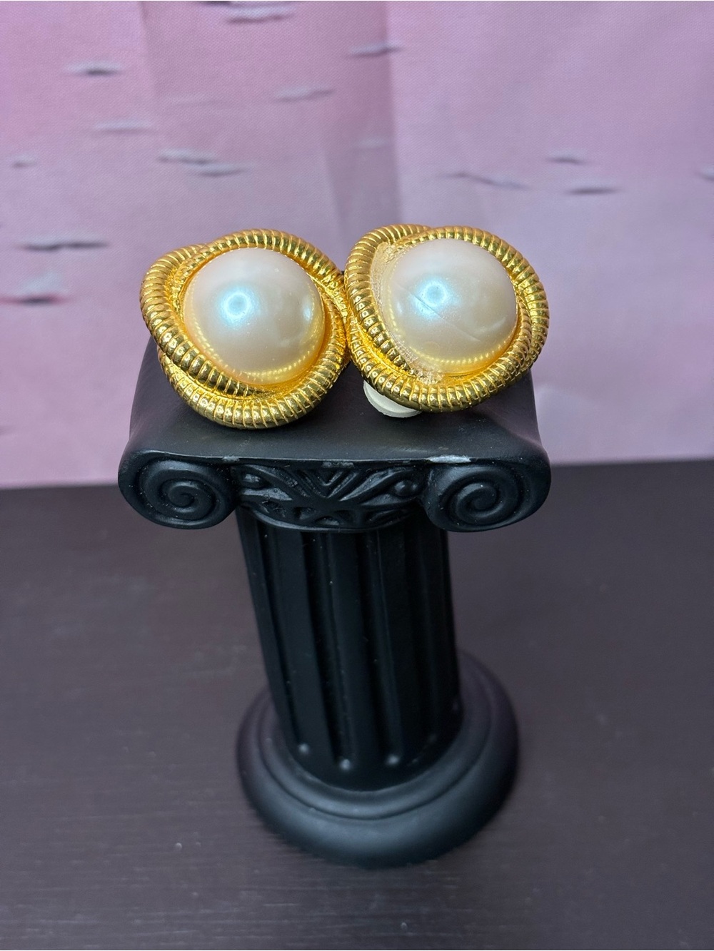 Vintage Anne Klein gold tone textured faux pearl clip on earrings. EUC